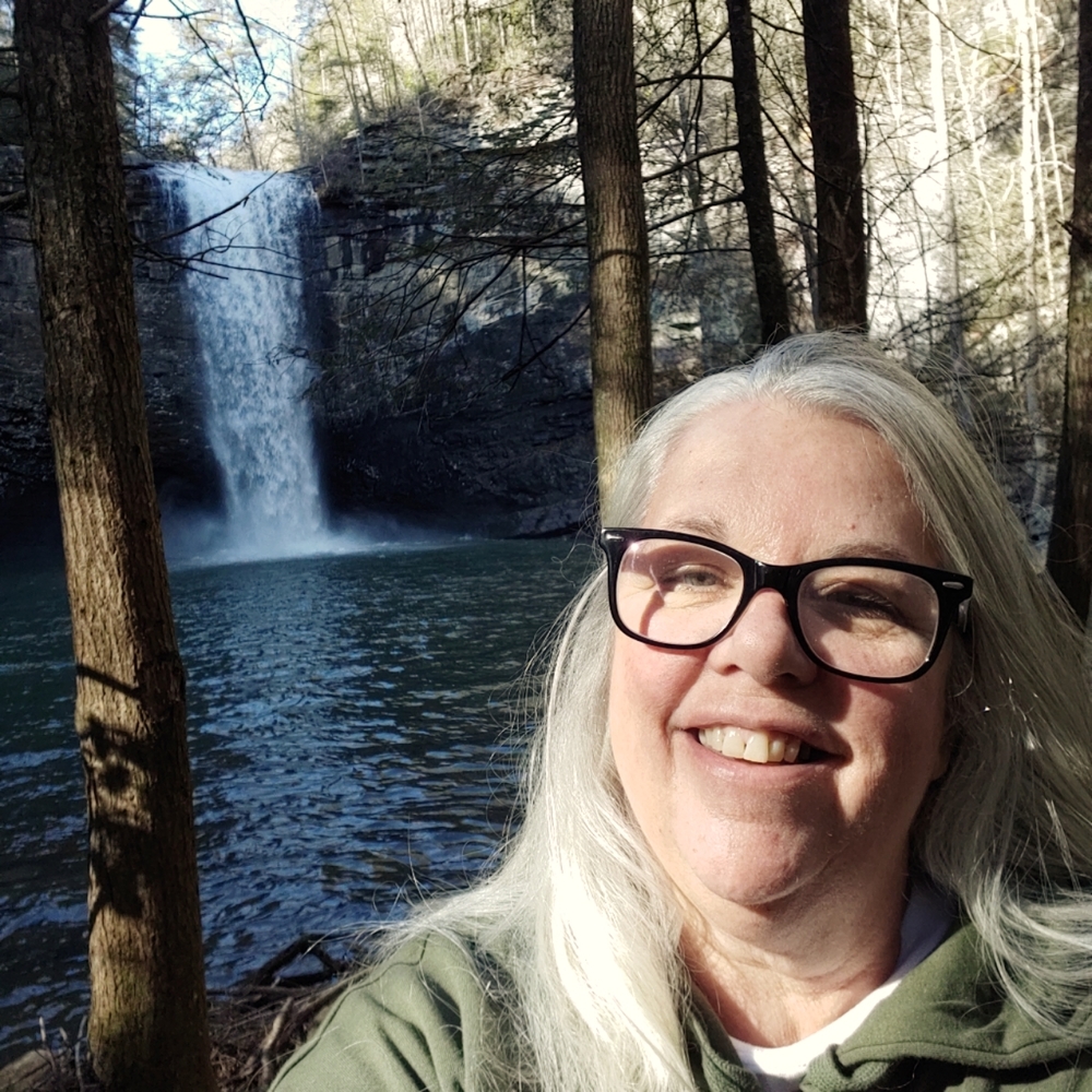 Meet your Posher, Lora